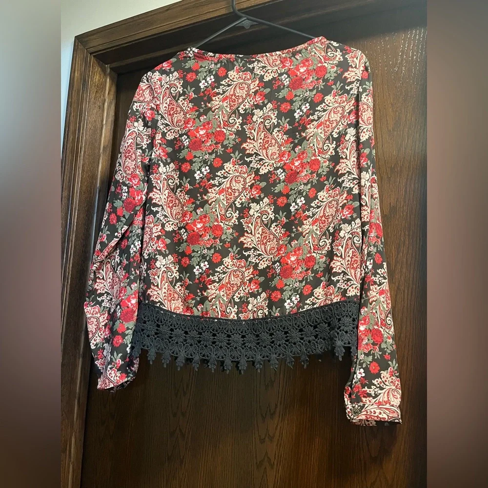 Xhilaration red/black multi blouse with black crochet trim hem. Women’s medium. - Picture 5 of 5